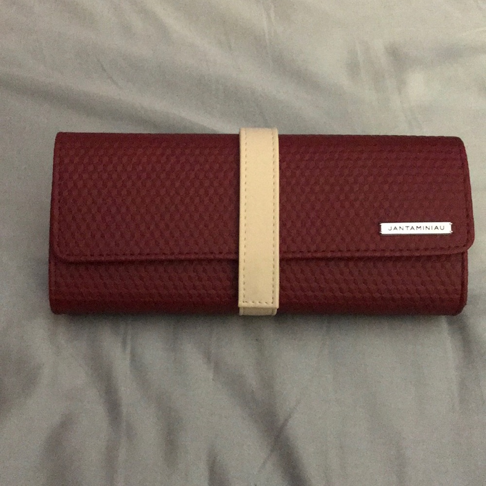 Jantaminiau Clutch